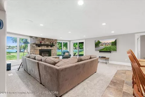 Living - 808 E Geneva Dr, Dewitt, MI 48820 photo 4 of 4
