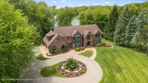 808 E Geneva Dr, Dewitt, MI 48820