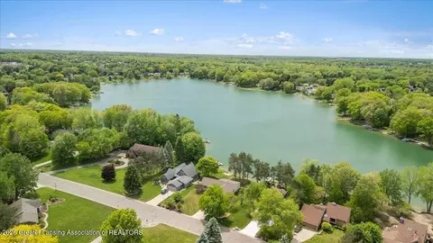 View/Area - 808 E Geneva Dr, Dewitt, MI 48820 photo 7 of 11