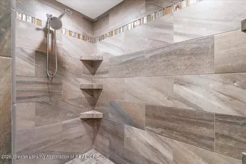Bath - 808 E Geneva Dr, Dewitt, MI 48820 photo 6 of 7