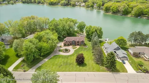 View/Area - 808 E Geneva Dr, Dewitt, MI 48820 photo 1 of 11