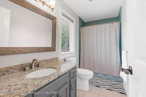 Bath - 808 E Geneva Dr, Dewitt, MI 48820 photo 3 of 7