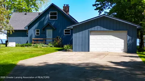6215 Lakeview Dr, Port Hope, MI 48468