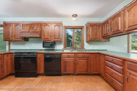 Kitchen - 4580 N Smith Rd, Dimondale, MI 48821 photo 1 of 2