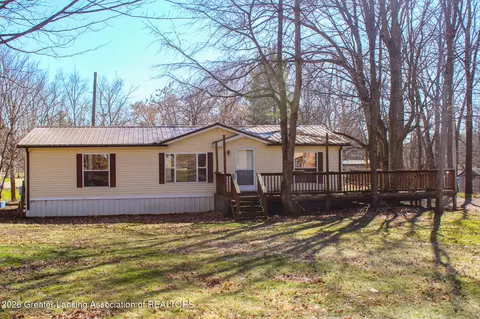 172 Sherman St, Vermontville, MI 49096