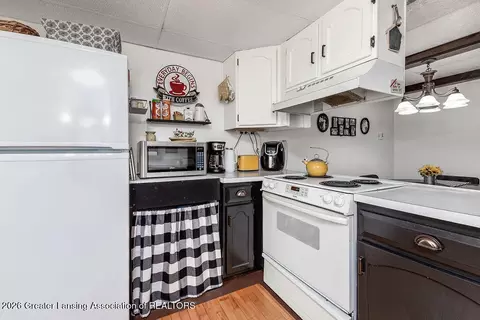 Kitchen - 4357 County Farm Rd, Saint Johns, MI 48879 photo 1 of 2
