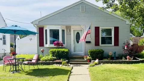 1729 Loraine Ave, Lansing, MI 48910