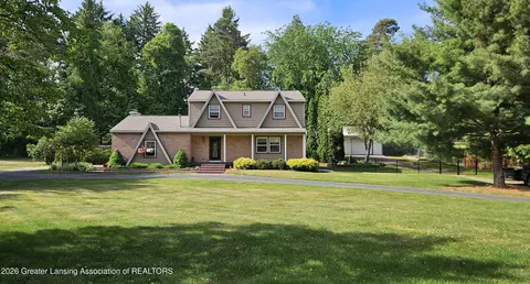5684 Forest Green Dr, Perry, MI 48872