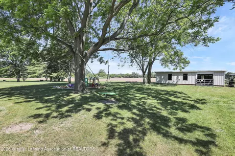 Exterior - 4507 Ballantine Rd, Bath, MI 48808 photo 2 of 3