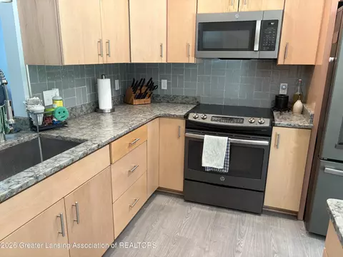 Kitchen - 8809 Cook Rd, Olivet, MI 49076 photo 2 of 8