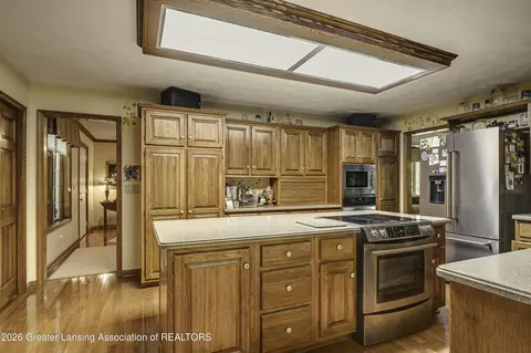 Kitchen - 559 Creyts Rd, Dimondale, MI 48821 photo 3 of 3