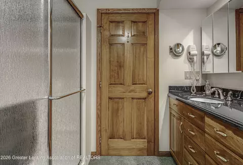 Bath - 559 Creyts Rd, Dimondale, MI 48821 photo 2 of 4
