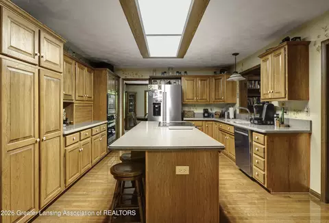Kitchen - 559 Creyts Rd, Dimondale, MI 48821 photo 2 of 3