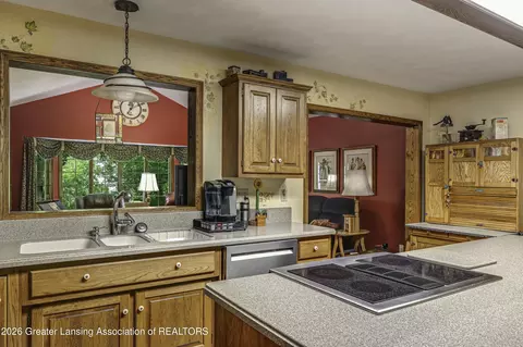 Kitchen - 559 Creyts Rd, Dimondale, MI 48821 photo 1 of 3