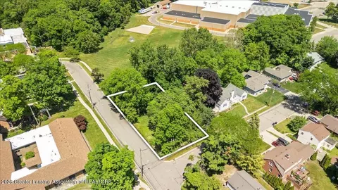 201 Ridge Rd, East Lansing, MI 48823