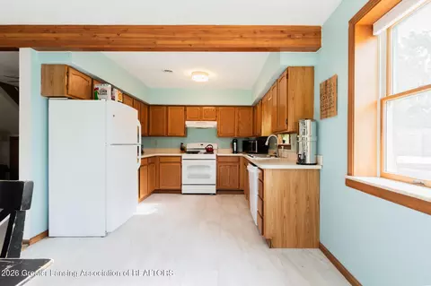 Kitchen - 5733 Sleight Rd, Bath, MI 48808 photo 2 of 4