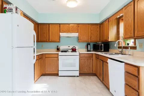 Kitchen - 5733 Sleight Rd, Bath, MI 48808 photo 3 of 4