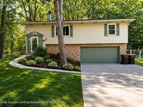 514 Cherry St, Dewitt, MI 48820