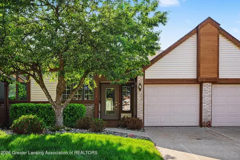 1112 Summergreen Ln, Lansing, MI 48917