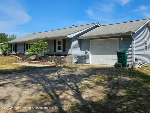 9711 E River Rd, Mount Pleasant, MI 48858