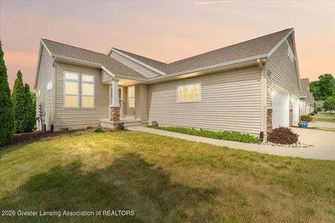 371 Barrington Cir, Lansing, MI 48917