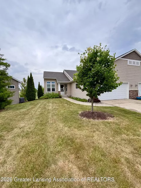 371 Barrington Cir, Lansing, MI 48917