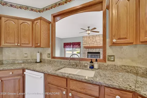 Kitchen - 13539 S Wright Rd, Eagle, MI 48822 photo 3 of 4