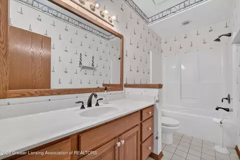 Bath - 13539 S Wright Rd, Eagle, MI 48822 photo 4 of 5