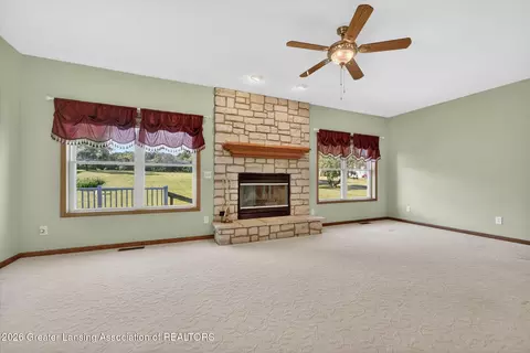 Living - 13539 S Wright Rd, Eagle, MI 48822 photo 2 of 3
