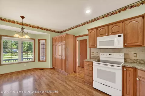 Kitchen - 13539 S Wright Rd, Eagle, MI 48822 photo 4 of 4