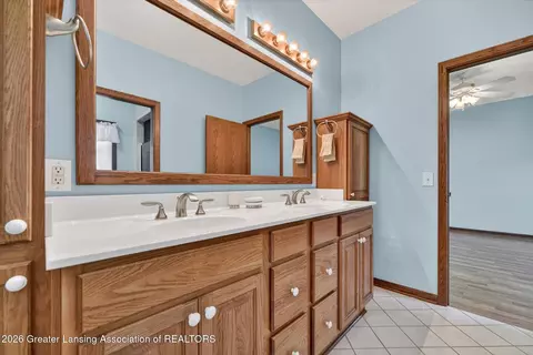 Bath - 13539 S Wright Rd, Eagle, MI 48822 photo 2 of 5