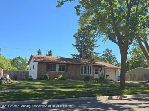 3901 Kendalwood Dr, Lansing, MI 48911