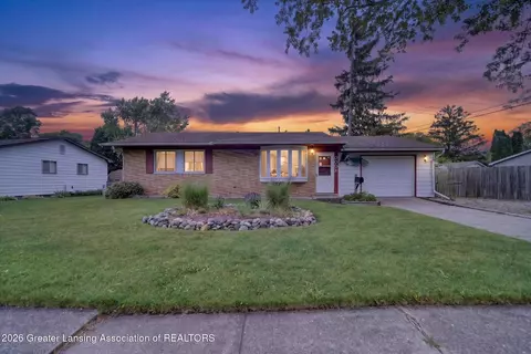 3901 Kendalwood Dr, Lansing, MI 48911