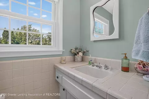 Bath - 4426 Barton Rd, Lansing, MI 48917 photo 4 of 6