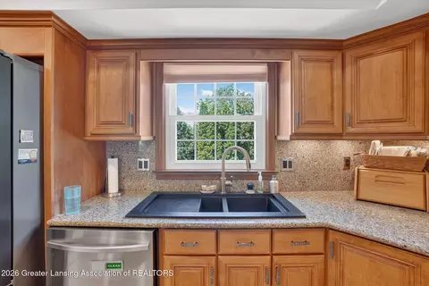 Kitchen - 4426 Barton Rd, Lansing, MI 48917 photo 4 of 5