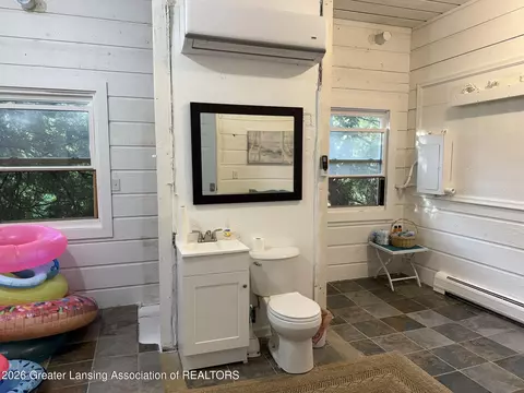 Bath - 4426 Barton Rd, Lansing, MI 48917 photo 3 of 6