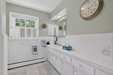 Bath - 4426 Barton Rd, Lansing, MI 48917 photo 6 of 6