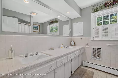 Bath - 4426 Barton Rd, Lansing, MI 48917 photo 5 of 6
