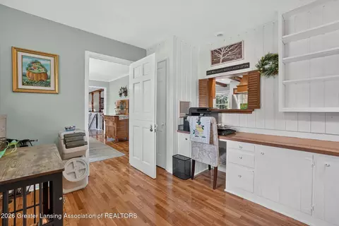 Entry Way - 4426 Barton Rd, Lansing, MI 48917 photo 6 of 7