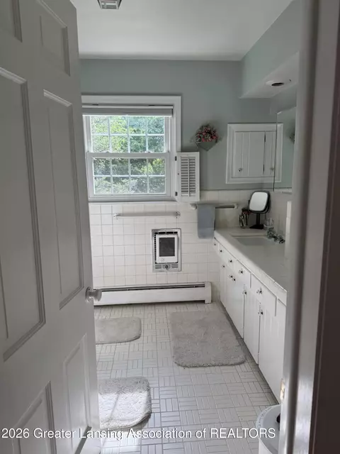 Bath - 4426 Barton Rd, Lansing, MI 48917 photo 2 of 6