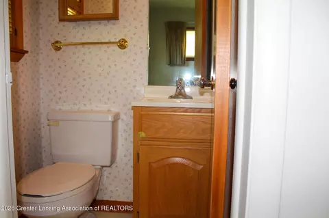 Bath - 15418 Chetwyn Dr, Lansing, MI 48906 photo 1 of 2
