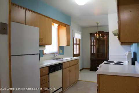 Kitchen - 15418 Chetwyn Dr, Lansing, MI 48906 photo 2 of 3