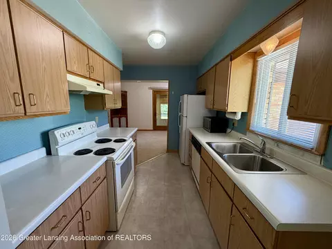 Kitchen - 15418 Chetwyn Dr, Lansing, MI 48906 photo 3 of 3