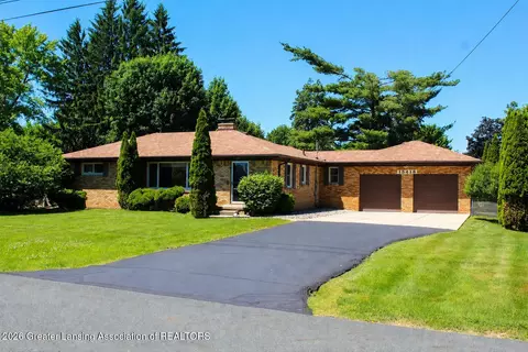 15418 Chetwyn Dr, Lansing, MI 48906