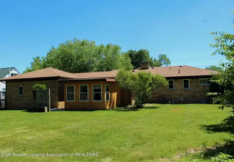 Exterior - 15418 Chetwyn Dr, Lansing, MI 48906 photo 4 of 9