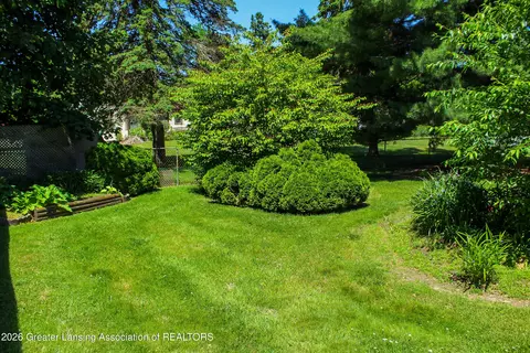 Exterior - 15418 Chetwyn Dr, Lansing, MI 48906 photo 5 of 9