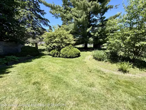 Exterior - 15418 Chetwyn Dr, Lansing, MI 48906 photo 6 of 9