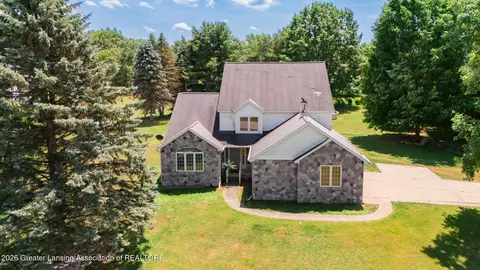 3384 Camino Del Sol Dr, Williamston, MI 48895
