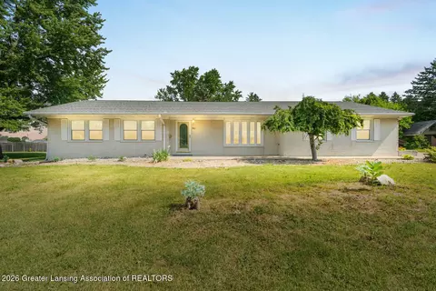900 W Mcconnell St, Saint Johns, MI 48879