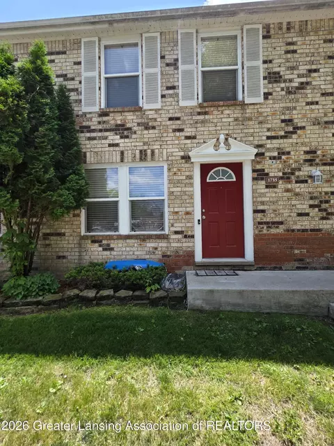 1735 Maisonette Dr, Lansing, MI 48911